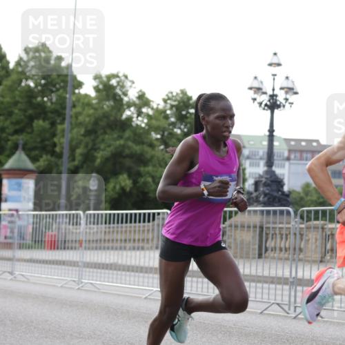 29.06.2025 - hella hamburg halbmarathon Jannik Wohlers http://msf.ph/oto/8153628 29.06.2025 09:34:41 Lombardsbrücke 29, 43, 46, 48 meine-sportfotos.de