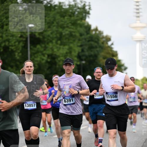 29.06.2025 - hella hamburg halbmarathon Dr. Thomas Lammeyer http://msf.ph/oto/8153630 29.06.2025 10:07:45 Kennedybrücke 1114, 1885, 2594, 2683, 2759, 3001, 4307, 4511, 4587, 5384, 5396, 5464, 5613, 6217, 6391, 6453, 7006, 7277, 7278, 7279, 7306, 7935, 8469, 8614, 9453, 10389, 11402 meine-sportfotos.de