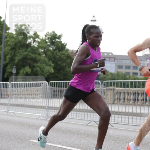 29.06.2025 - hella hamburg halbmarathon Jannik Wohlers http://msf.ph/oto/8153633 29.06.2025 09:34:41 Lombardsbrücke 29, 43, 46, 48 meine-sportfotos.de