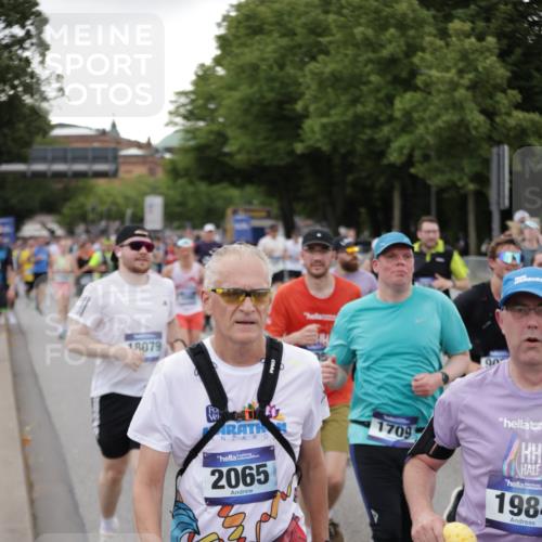 29.06.2025 - hella hamburg halbmarathon Jannik Wohlers http://msf.ph/oto/8153637 29.06.2025 10:53:10 Lombardsbrücke 1340, 1709, 1900, 1906, 1984, 2065, 2429, 3226, 4595, 5562, 5815, 5857, 6041, 6044, 6306, 6913, 6996, 7039, 7068, 7537, 7611, 7876, 7890, 8189, 8212, 8515, 8906, 9077, 9456, 9531, 9685, 9771, 9785, 10175, 11489, 11493, 11914, 12068, 12082, 12259, 12280, 12459, 13072, 13316, 13351, 14065, 14927, 15118, 15292, 15498, 15804, 15821, 15822, 16979, 17236, 17709, 18057, 18059, 18079, 18083, 18144, 18523, 18532, 18593, 18609, 18902 meine-sportfotos.de