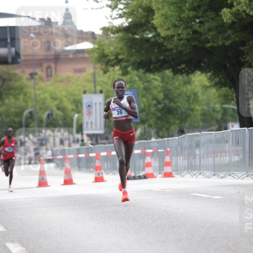 29.06.2025 - hella hamburg halbmarathon Jannik Wohlers http://msf.ph/oto/8153644 29.06.2025 09:34:55 Lombardsbrücke 29, 43, 46, 48 meine-sportfotos.de