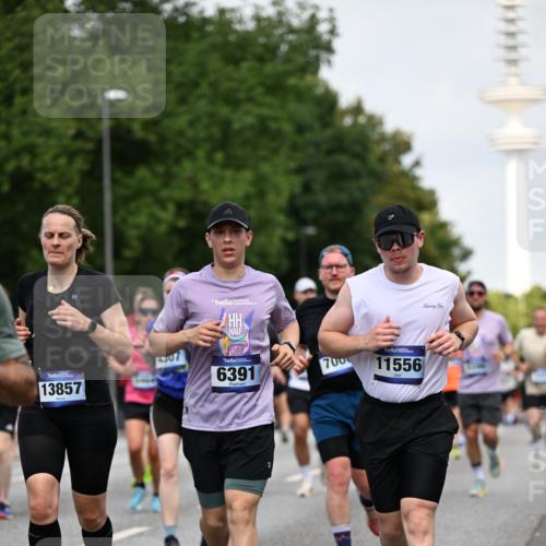 29.06.2025 - hella hamburg halbmarathon Dr. Thomas Lammeyer http://msf.ph/oto/8153645 29.06.2025 10:07:46 Kennedybrücke 1114, 1885, 2594, 2683, 2759, 3001, 4095, 4307, 4511, 4587, 5384, 5396, 5464, 5613, 6217, 6391, 6453, 7006, 7277, 7278, 7279, 7306, 7935, 8469, 8614, 9453, 10389, 11402 meine-sportfotos.de