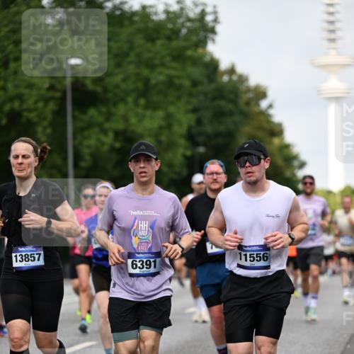 29.06.2025 - hella hamburg halbmarathon Dr. Thomas Lammeyer http://msf.ph/oto/8153651 29.06.2025 10:07:46 Kennedybrücke 1114, 1885, 2594, 2683, 2759, 3001, 4095, 4307, 4511, 4587, 5384, 5396, 5464, 5613, 6217, 6391, 6453, 7006, 7277, 7278, 7279, 7306, 7935, 8469, 8614, 9453, 10389, 11402 meine-sportfotos.de