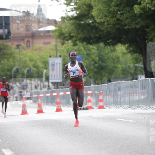 29.06.2025 - hella hamburg halbmarathon Jannik Wohlers http://msf.ph/oto/8153652 29.06.2025 09:34:55 Lombardsbrücke 29, 43, 46, 48 meine-sportfotos.de