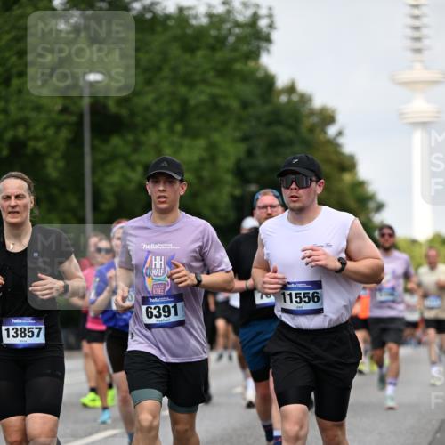 29.06.2025 - hella hamburg halbmarathon Dr. Thomas Lammeyer http://msf.ph/oto/8153656 29.06.2025 10:07:46 Kennedybrücke 1114, 1885, 2594, 2683, 2759, 3001, 4095, 4307, 4511, 4587, 5384, 5396, 5464, 5613, 6217, 6391, 6453, 7006, 7277, 7278, 7279, 7306, 7935, 8469, 8614, 9453, 10389, 11402 meine-sportfotos.de