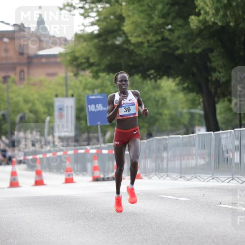 29.06.2025 - hella hamburg halbmarathon Jannik Wohlers http://msf.ph/oto/8153658 29.06.2025 09:34:56 Lombardsbrücke 29, 36, 43, 46, 48 meine-sportfotos.de