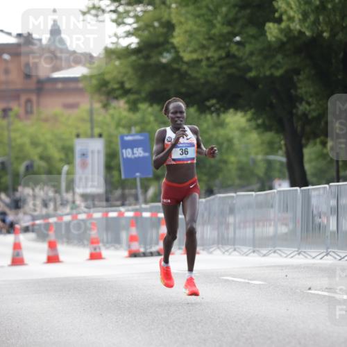 29.06.2025 - hella hamburg halbmarathon Jannik Wohlers http://msf.ph/oto/8153659 29.06.2025 09:34:56 Lombardsbrücke 29, 36, 43, 46, 48 meine-sportfotos.de