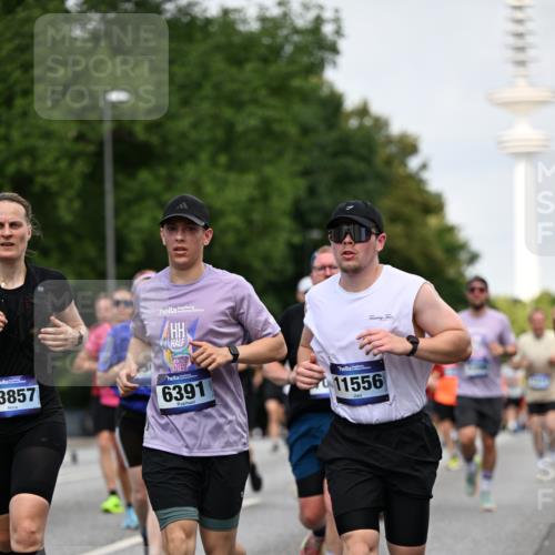 29.06.2025 - hella hamburg halbmarathon Dr. Thomas Lammeyer http://msf.ph/oto/8153660 29.06.2025 10:07:46 Kennedybrücke 1114, 1885, 2594, 2683, 2759, 3001, 4095, 4307, 4511, 4587, 5384, 5396, 5464, 5613, 6217, 6391, 6453, 7006, 7277, 7278, 7279, 7306, 7935, 8469, 8614, 9453, 10389, 11402 meine-sportfotos.de