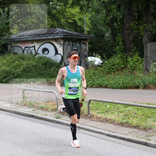 29.06.2025 - hella hamburg halbmarathon Yannick Fuchs http://msf.ph/oto/8153661 29.06.2025 10:07:12 20KM 17888 meine-sportfotos.de