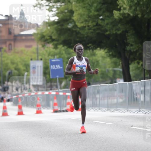 29.06.2025 - hella hamburg halbmarathon Jannik Wohlers http://msf.ph/oto/8153673 29.06.2025 09:34:56 Lombardsbrücke 29, 36, 43, 46, 48 meine-sportfotos.de