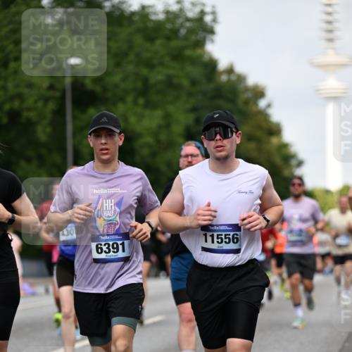 29.06.2025 - hella hamburg halbmarathon Dr. Thomas Lammeyer http://msf.ph/oto/8153674 29.06.2025 10:07:46 Kennedybrücke 1114, 1885, 2594, 2683, 2759, 3001, 4095, 4307, 4511, 4587, 5384, 5396, 5464, 5613, 6217, 6391, 6453, 7006, 7277, 7278, 7279, 7306, 7935, 8469, 8614, 9453, 10389, 11402 meine-sportfotos.de