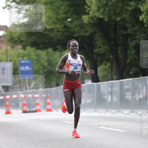 29.06.2025 - hella hamburg halbmarathon Jannik Wohlers http://msf.ph/oto/8153679 29.06.2025 09:34:57 Lombardsbrücke 29, 36, 43, 46, 48 meine-sportfotos.de
