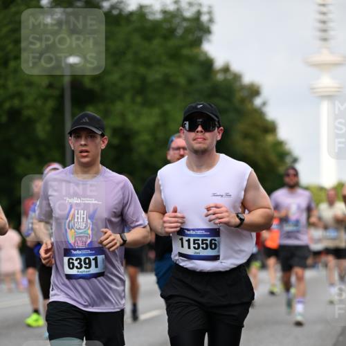 29.06.2025 - hella hamburg halbmarathon Dr. Thomas Lammeyer http://msf.ph/oto/8153680 29.06.2025 10:07:47 Kennedybrücke 1114, 1885, 2594, 2683, 2759, 3001, 4095, 4307, 4511, 4587, 5384, 5396, 5464, 5613, 6217, 6391, 6453, 7006, 7277, 7278, 7279, 7306, 7935, 8469, 8484, 8614, 9453, 10389, 11402 meine-sportfotos.de