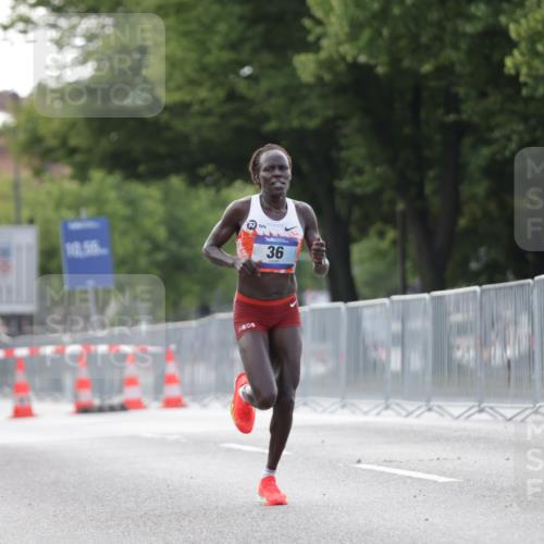 29.06.2025 - hella hamburg halbmarathon Jannik Wohlers http://msf.ph/oto/8153682 29.06.2025 09:34:57 Lombardsbrücke 29, 36, 43, 46, 48 meine-sportfotos.de