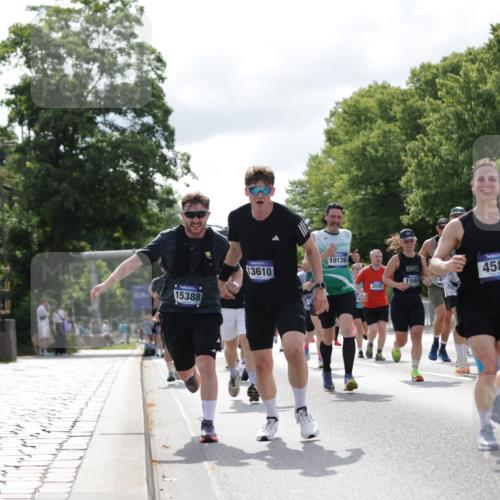 29.06.2025 - hella hamburg halbmarathon Jannik Wohlers http://msf.ph/oto/8153683 29.06.2025 10:15:55 Lombardsbrücke 1212, 1244, 1599, 2803, 2835, 3030, 3134, 3648, 4583, 4637, 5046, 5294, 6024, 7753, 8274, 8597, 8645, 9601, 9628, 9802, 9810, 9881, 10107, 10139, 10141, 10183, 10292, 10844, 10990, 11344, 11345, 11752, 12572, 13215, 13610, 13727, 15332, 15388, 15487, 15724, 16199, 16456, 16921, 17422, 17592, 17694, 17806, 17854, 17942, 18735 meine-sportfotos.de