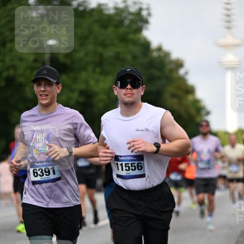 29.06.2025 - hella hamburg halbmarathon Dr. Thomas Lammeyer http://msf.ph/oto/8153686 29.06.2025 10:07:47 Kennedybrücke 1114, 1885, 2594, 2683, 2759, 3001, 4095, 4307, 4511, 4587, 5384, 5396, 5464, 5613, 6217, 6391, 6453, 7006, 7277, 7278, 7279, 7306, 7935, 8469, 8484, 8614, 9453, 10389, 11402 meine-sportfotos.de