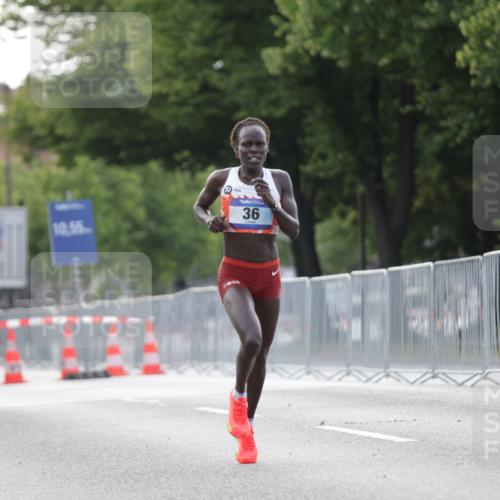 29.06.2025 - hella hamburg halbmarathon Jannik Wohlers http://msf.ph/oto/8153688 29.06.2025 09:34:57 Lombardsbrücke 29, 36, 43, 46, 48 meine-sportfotos.de