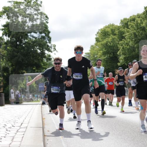 29.06.2025 - hella hamburg halbmarathon Jannik Wohlers http://msf.ph/oto/8153689 29.06.2025 10:15:55 Lombardsbrücke 1212, 1244, 1599, 2803, 2835, 3030, 3134, 3648, 4583, 4637, 5046, 5294, 6024, 7753, 8274, 8597, 8645, 9601, 9628, 9802, 9810, 9881, 10107, 10139, 10141, 10183, 10292, 10844, 10990, 11344, 11345, 11752, 12572, 13215, 13610, 13727, 15332, 15388, 15487, 15724, 16199, 16456, 16921, 17422, 17592, 17694, 17806, 17854, 17942, 18735 meine-sportfotos.de