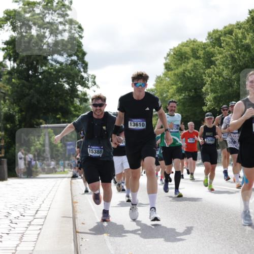 29.06.2025 - hella hamburg halbmarathon Jannik Wohlers http://msf.ph/oto/8153692 29.06.2025 10:15:55 Lombardsbrücke 1212, 1244, 1599, 2803, 2835, 3030, 3134, 3648, 4583, 4637, 5046, 5294, 6024, 7753, 8274, 8597, 8645, 9601, 9628, 9802, 9810, 9881, 10107, 10139, 10141, 10183, 10292, 10844, 10990, 11344, 11345, 11752, 12572, 13215, 13610, 13727, 15332, 15388, 15487, 15724, 16199, 16456, 16921, 17422, 17592, 17694, 17806, 17854, 17942, 18735 meine-sportfotos.de