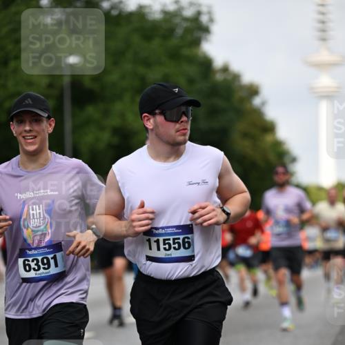29.06.2025 - hella hamburg halbmarathon Dr. Thomas Lammeyer http://msf.ph/oto/8153697 29.06.2025 10:07:47 Kennedybrücke 1114, 1885, 2594, 2683, 2759, 3001, 4095, 4307, 4511, 4587, 5384, 5396, 5464, 5613, 6217, 6391, 6453, 7006, 7277, 7278, 7279, 7306, 7935, 8469, 8484, 8614, 9453, 10389, 11402 meine-sportfotos.de