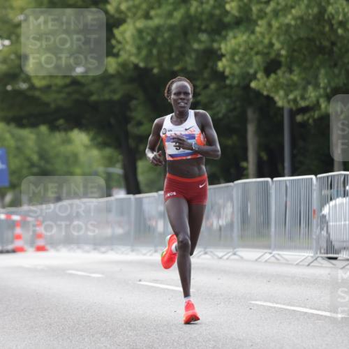 29.06.2025 - hella hamburg halbmarathon Jannik Wohlers http://msf.ph/oto/8153700 29.06.2025 09:34:58 Lombardsbrücke 29, 36, 43, 46, 48 meine-sportfotos.de