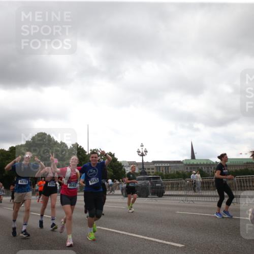 29.06.2025 - hella hamburg halbmarathon Jannik Wohlers http://msf.ph/oto/8153702 29.06.2025 10:51:06 Lombardsbrücke 1617, 1997, 2308, 2484, 2485, 2593, 2736, 2778, 4748, 4808, 4878, 5291, 5357, 5394, 5716, 5717, 6007, 6091, 6885, 6945, 6954, 6961, 7769, 7841, 7871, 7992, 8040, 8125, 8399, 8672, 9340, 9462, 9582, 9583, 9763, 10496, 11034, 11268, 11575, 11913, 12766, 13079, 13598, 13710, 13769, 15092, 15776, 16258, 16595, 16642, 16678, 16807, 17641, 19106 meine-sportfotos.de
