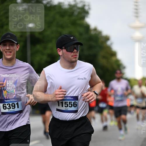 29.06.2025 - hella hamburg halbmarathon Dr. Thomas Lammeyer http://msf.ph/oto/8153703 29.06.2025 10:07:47 Kennedybrücke 1114, 1885, 2594, 2683, 2759, 3001, 4095, 4307, 4511, 4587, 5384, 5396, 5464, 5613, 6217, 6391, 6453, 7006, 7277, 7278, 7279, 7306, 7935, 8469, 8484, 8614, 9453, 10389, 11402 meine-sportfotos.de