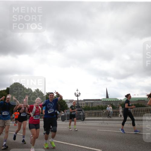 29.06.2025 - hella hamburg halbmarathon Jannik Wohlers http://msf.ph/oto/8153708 29.06.2025 10:51:06 Lombardsbrücke 1617, 1997, 2308, 2484, 2485, 2593, 2736, 2778, 4748, 4808, 4878, 5291, 5357, 5394, 5716, 5717, 6007, 6091, 6885, 6945, 6954, 6961, 7769, 7841, 7871, 7992, 8040, 8125, 8399, 8672, 9340, 9462, 9582, 9583, 9763, 10496, 11034, 11268, 11575, 11913, 12766, 13079, 13598, 13710, 13769, 15092, 15776, 16258, 16595, 16642, 16678, 16807, 17641, 19106 meine-sportfotos.de