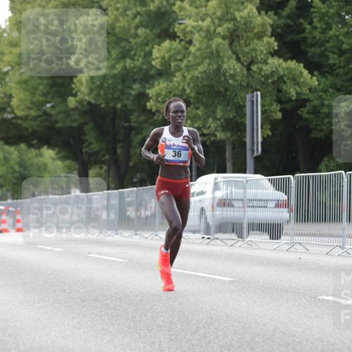 29.06.2025 - hella hamburg halbmarathon Jannik Wohlers http://msf.ph/oto/8153712 29.06.2025 09:34:58 Lombardsbrücke 29, 36, 43, 46, 48 meine-sportfotos.de