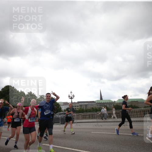 29.06.2025 - hella hamburg halbmarathon Jannik Wohlers http://msf.ph/oto/8153714 29.06.2025 10:51:06 Lombardsbrücke 1617, 1997, 2308, 2484, 2485, 2593, 2736, 2778, 4748, 4808, 4878, 5291, 5357, 5394, 5716, 5717, 6007, 6091, 6885, 6945, 6954, 6961, 7769, 7841, 7871, 7992, 8040, 8125, 8399, 8672, 9340, 9462, 9582, 9583, 9763, 10496, 11034, 11268, 11575, 11913, 12766, 13079, 13598, 13710, 13769, 15092, 15776, 16258, 16595, 16642, 16678, 16807, 17641, 19106 meine-sportfotos.de