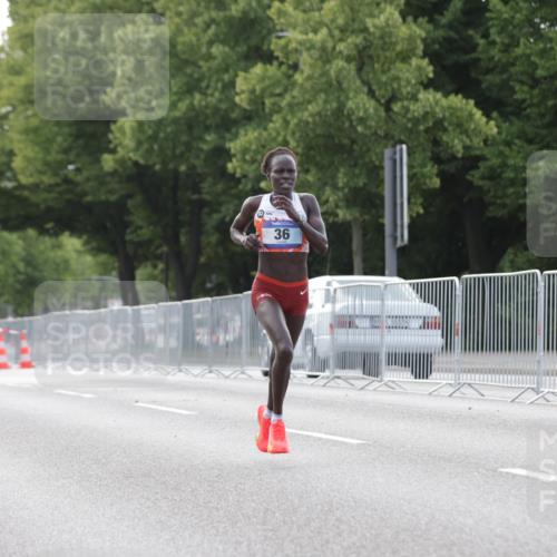 29.06.2025 - hella hamburg halbmarathon Jannik Wohlers http://msf.ph/oto/8153718 29.06.2025 09:34:58 Lombardsbrücke 29, 36, 43, 46, 48 meine-sportfotos.de