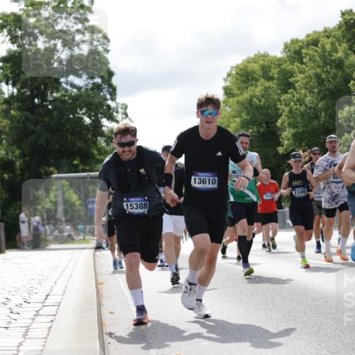 29.06.2025 - hella hamburg halbmarathon Jannik Wohlers http://msf.ph/oto/8153721 29.06.2025 10:15:56 Lombardsbrücke 1212, 1244, 1599, 2803, 2835, 3030, 3134, 3648, 4583, 4637, 5294, 6024, 7753, 8274, 8597, 8645, 8847, 9601, 9628, 9802, 9810, 9881, 10107, 10139, 10141, 10183, 10292, 10844, 10990, 11344, 11345, 11752, 12572, 13215, 13220, 13610, 13727, 15332, 15388, 15487, 15724, 16199, 16456, 16607, 16921, 17422, 17592, 17694, 17806, 17854, 17942, 18735 meine-sportfotos.de