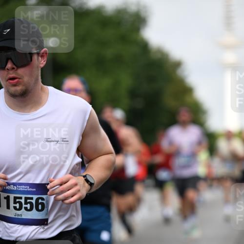 29.06.2025 - hella hamburg halbmarathon Dr. Thomas Lammeyer http://msf.ph/oto/8153729 29.06.2025 10:07:48 Kennedybrücke 1885, 2594, 2683, 2759, 3001, 4095, 4307, 4511, 4587, 5384, 5396, 5464, 5613, 6217, 6391, 6453, 7006, 7277, 7278, 7279, 7306, 7935, 8469, 8484, 8614, 9453, 9899, 10389, 11402 meine-sportfotos.de