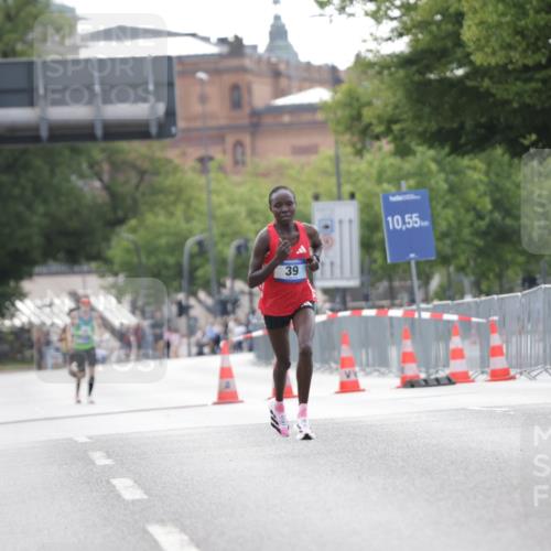 29.06.2025 - hella hamburg halbmarathon Jannik Wohlers http://msf.ph/oto/8153731 29.06.2025 09:35:00 Lombardsbrücke 36, 39 meine-sportfotos.de