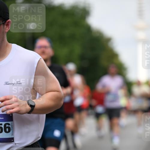 29.06.2025 - hella hamburg halbmarathon Dr. Thomas Lammeyer http://msf.ph/oto/8153732 29.06.2025 10:07:48 Kennedybrücke 1885, 2594, 2683, 2759, 3001, 4095, 4307, 4511, 4587, 5384, 5396, 5464, 5613, 6217, 6391, 6453, 7006, 7277, 7278, 7279, 7306, 7935, 8469, 8484, 8614, 9453, 9899, 10389, 11402 meine-sportfotos.de