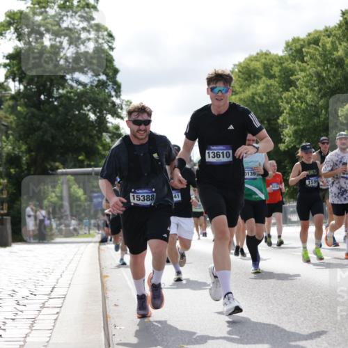 29.06.2025 - hella hamburg halbmarathon Jannik Wohlers http://msf.ph/oto/8153739 29.06.2025 10:15:56 Lombardsbrücke 1212, 1244, 1599, 2803, 2835, 3030, 3134, 3648, 4583, 4637, 5294, 6024, 7753, 8274, 8597, 8645, 8847, 9601, 9628, 9802, 9810, 9881, 10107, 10139, 10141, 10183, 10292, 10844, 10990, 11344, 11345, 11752, 12572, 13215, 13220, 13610, 13727, 15332, 15388, 15487, 15724, 16199, 16456, 16607, 16921, 17422, 17592, 17694, 17806, 17854, 17942, 18735 meine-sportfotos.de