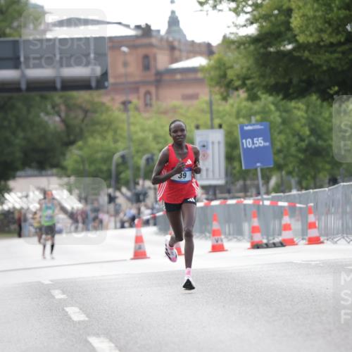 29.06.2025 - hella hamburg halbmarathon Jannik Wohlers http://msf.ph/oto/8153740 29.06.2025 09:35:00 Lombardsbrücke 36, 39 meine-sportfotos.de