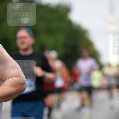 29.06.2025 - hella hamburg halbmarathon Dr. Thomas Lammeyer http://msf.ph/oto/8153741 29.06.2025 10:07:48 Kennedybrücke 1885, 2594, 2683, 2759, 3001, 4095, 4307, 4511, 4587, 5384, 5396, 5464, 5613, 6217, 6391, 6453, 7006, 7277, 7278, 7279, 7306, 7935, 8469, 8484, 8614, 9453, 9899, 10389, 11402 meine-sportfotos.de