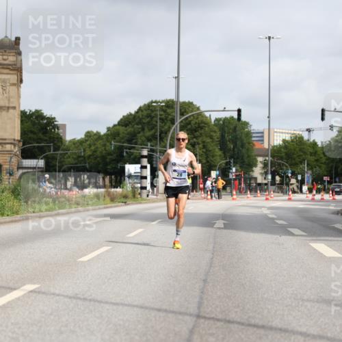 29.06.2025 - hella hamburg halbmarathon Yannick Fuchs http://msf.ph/oto/8153765 29.06.2025 10:08:28 20KM 28 meine-sportfotos.de
