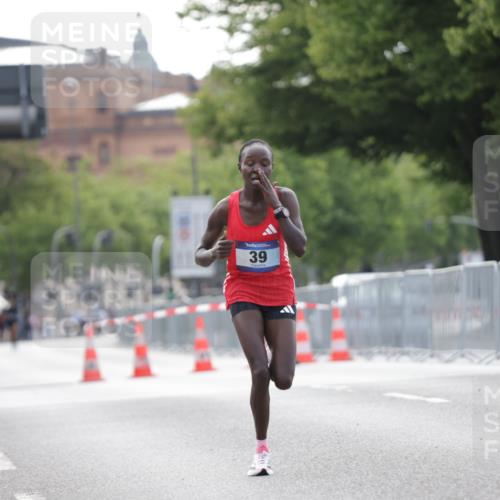 29.06.2025 - hella hamburg halbmarathon Jannik Wohlers http://msf.ph/oto/8153767 29.06.2025 09:35:02 Lombardsbrücke 36, 39 meine-sportfotos.de