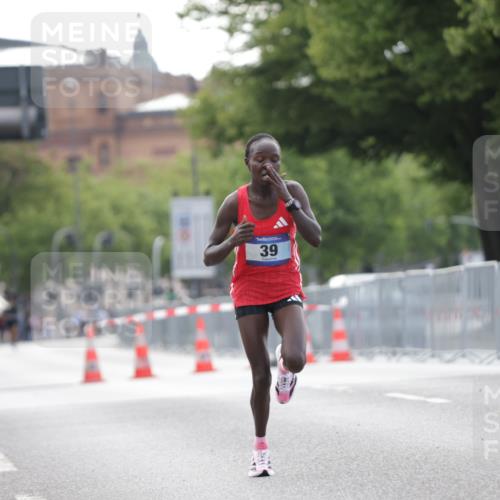 29.06.2025 - hella hamburg halbmarathon Jannik Wohlers http://msf.ph/oto/8153774 29.06.2025 09:35:02 Lombardsbrücke 36, 39 meine-sportfotos.de