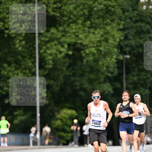 29.06.2025 - hella hamburg halbmarathon Dr. Thomas Lammeyer http://msf.ph/oto/8153798 29.06.2025 09:42:21 Kennedybrücke 4524, 6699, 11342 meine-sportfotos.de
