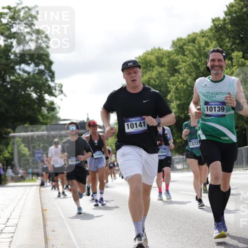 29.06.2025 - hella hamburg halbmarathon Jannik Wohlers http://msf.ph/oto/8153821 29.06.2025 10:15:58 Lombardsbrücke 1212, 1244, 1599, 2835, 3030, 3134, 3156, 3484, 3648, 4583, 4637, 5294, 6024, 7753, 8295, 8597, 8645, 8707, 8847, 9601, 9628, 9810, 9881, 10139, 10141, 10183, 10292, 10990, 11344, 11345, 11752, 12572, 13215, 13220, 13610, 13727, 13835, 14857, 15332, 15388, 15487, 16186, 16199, 16456, 16607, 16921, 17422, 17592, 17694, 17806, 17854, 17942, 18735 meine-sportfotos.de