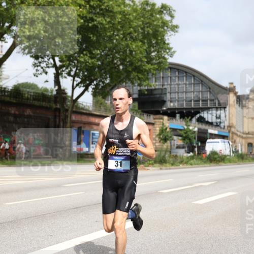 29.06.2025 - hella hamburg halbmarathon Yannick Fuchs http://msf.ph/oto/8153843 29.06.2025 10:10:13 20KM 31, 19227 meine-sportfotos.de