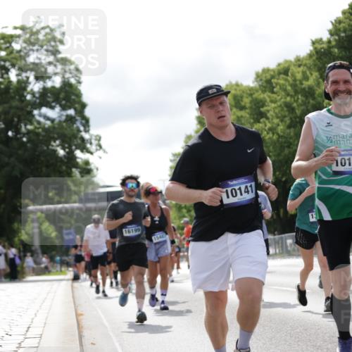 29.06.2025 - hella hamburg halbmarathon Jannik Wohlers http://msf.ph/oto/8153852 29.06.2025 10:15:58 Lombardsbrücke 1212, 1244, 1599, 2835, 3030, 3134, 3156, 3484, 3648, 4583, 4637, 5294, 6024, 7753, 8295, 8597, 8645, 8707, 8847, 9601, 9628, 9810, 9881, 10139, 10141, 10183, 10292, 10990, 11344, 11345, 11752, 12572, 13215, 13220, 13610, 13727, 13835, 14857, 15332, 15388, 15487, 16186, 16199, 16456, 16607, 16921, 17422, 17592, 17694, 17806, 17854, 17942, 18735 meine-sportfotos.de