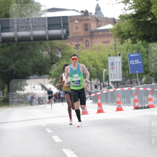 29.06.2025 - hella hamburg halbmarathon Jannik Wohlers http://msf.ph/oto/8153860 29.06.2025 09:35:09 Lombardsbrücke 36, 39 meine-sportfotos.de