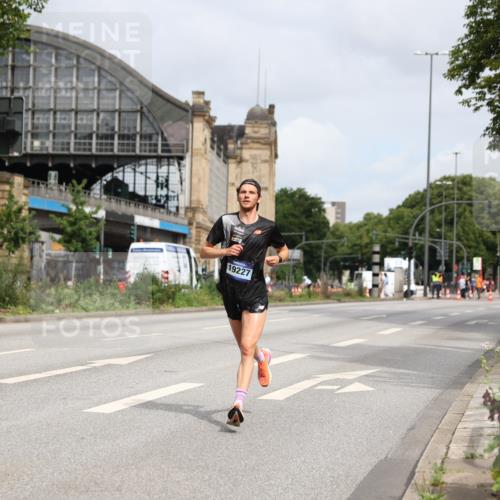 29.06.2025 - hella hamburg halbmarathon Yannick Fuchs http://msf.ph/oto/8153867 29.06.2025 10:10:17 20KM 19227 meine-sportfotos.de