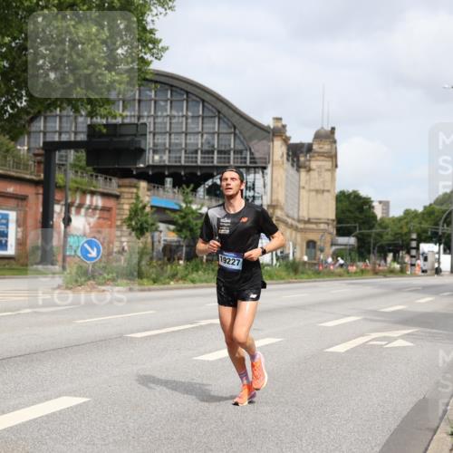 29.06.2025 - hella hamburg halbmarathon Yannick Fuchs http://msf.ph/oto/8153872 29.06.2025 10:10:18 20KM 19227 meine-sportfotos.de