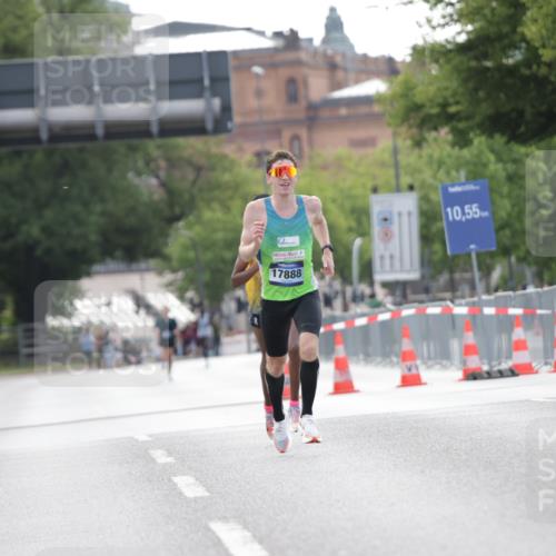 29.06.2025 - hella hamburg halbmarathon Jannik Wohlers http://msf.ph/oto/8153878 29.06.2025 09:35:10 Lombardsbrücke 36, 39 meine-sportfotos.de