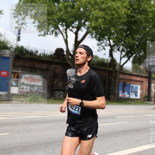 29.06.2025 - hella hamburg halbmarathon Yannick Fuchs http://msf.ph/oto/8153885 29.06.2025 10:10:19 20KM 19227 meine-sportfotos.de